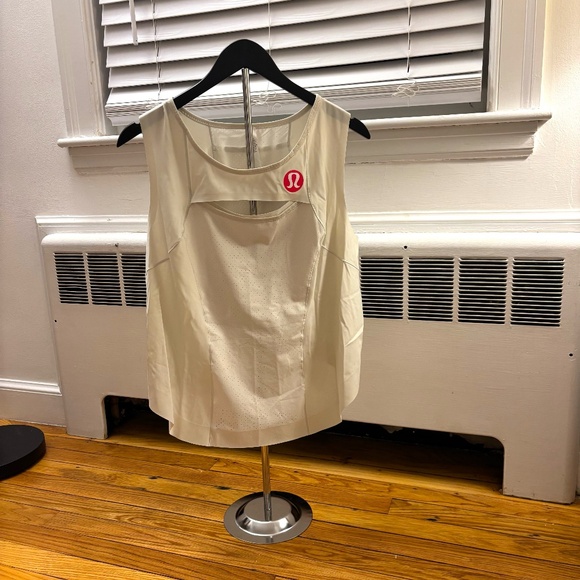 lululemon athletica Tops - Like New Women's Lululemon Cream Colored Tank Size Medium